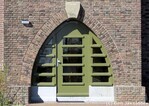Paraboolvormige toegangsdeur.
<br/>
Gert-Jan Lobbes, maart 2017